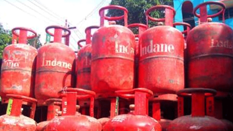 Gas Cylinder Price: इस महीने सस्ता हुआ गैस सिलेंडर, भरवाने से पहले जान लीजिए कीमत