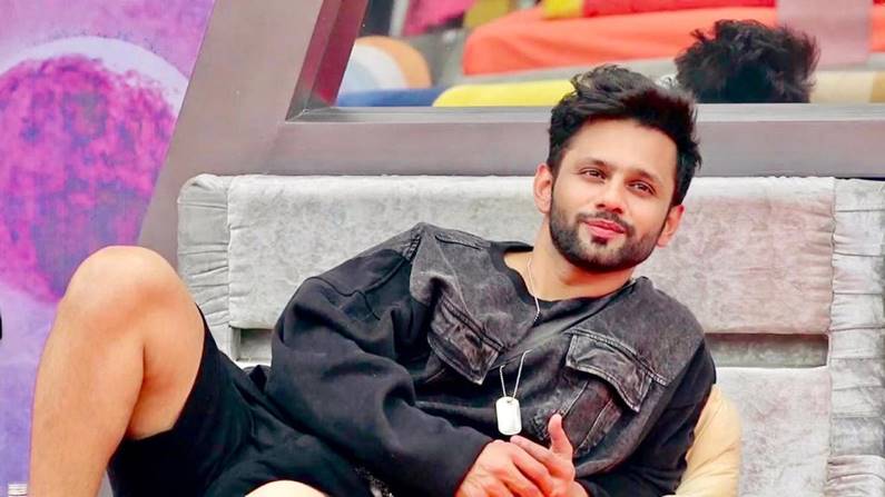 Khatron Ke Khiladi: रोहित शेट्टी, दिव्यांका त्रिपाठी और श्वेता तिवारी समेत अन्य कंटेस्टेंट्स को इतनी भारी भरकम फीस दे रहें हैं मेकर्स! 3 Khatron Ke Khiladi: रोहित शेट्टी, दिव्यांका त्रिपाठी और श्वेता तिवारी समेत अन्य कंटेस्टेंट्स को इतनी भारी भरकम फीस दे रहें हैं मेकर्स!