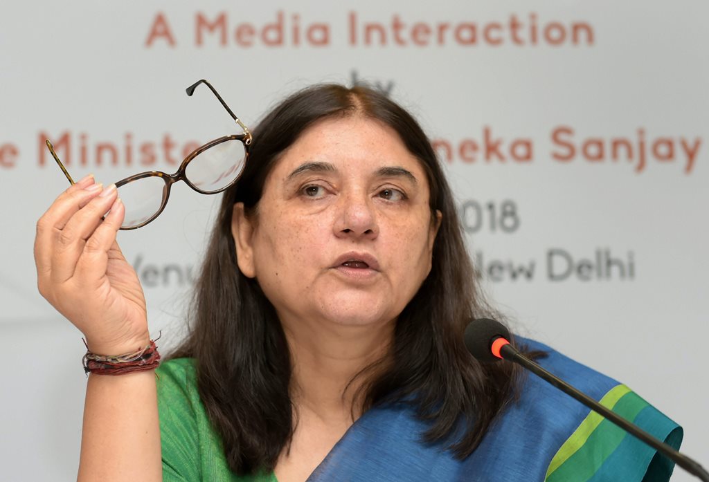 मेनका गांधी पर लगा गाली देने का आरोप, भाजपा नेता ने कहा वो घटिया महिला है