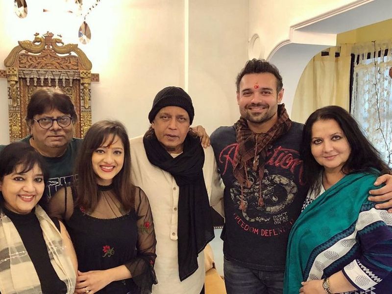 मिथुन चक्रवर्ती के कुत्ते भी जीते हैं आलीशान लाइफ, 250 करोड़ का मालिक है ये अभिनेता