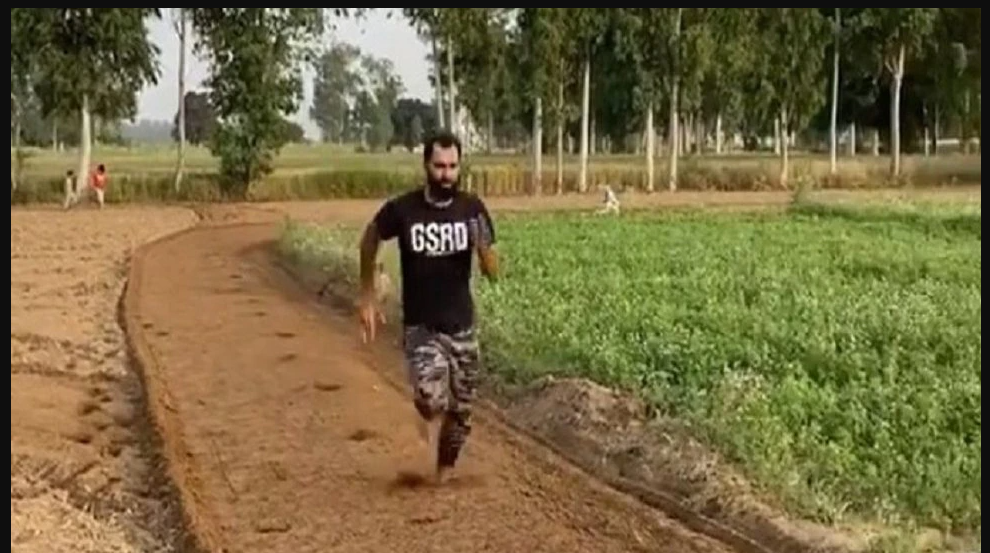 मोहम्मद शमी की ये तस्वीरें साबित करती हैं नहीं है उन्हें किसी भी प्रकार का कोई घमंड, जमीन से जुड़े हैं इंसान