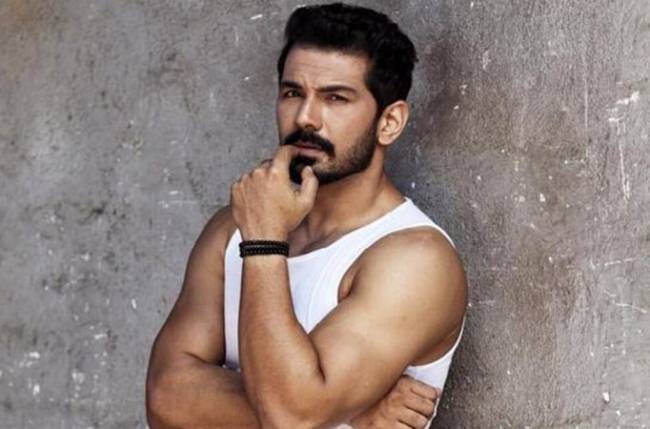 Khatron Ke Khiladi: रोहित शेट्टी, दिव्यांका त्रिपाठी और श्वेता तिवारी समेत अन्य कंटेस्टेंट्स को इतनी भारी भरकम फीस दे रहें हैं मेकर्स! 5 Khatron Ke Khiladi: रोहित शेट्टी, दिव्यांका त्रिपाठी और श्वेता तिवारी समेत अन्य कंटेस्टेंट्स को इतनी भारी भरकम फीस दे रहें हैं मेकर्स!