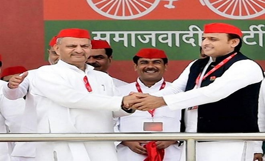 हरकत में आए अखिलेश यादव, पार्टी के 11 जिला अध्यक्षों को किया पद से निलंबित, जानिए क्या थी वजह