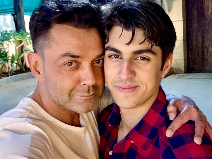 बेहद हैंडसम है बॉबी देओल का बेटा आर्यमान, बॉलीवुड से कर सकता है टॉप एक्टर्स की छुट्टी-देखें तस्वीरें
