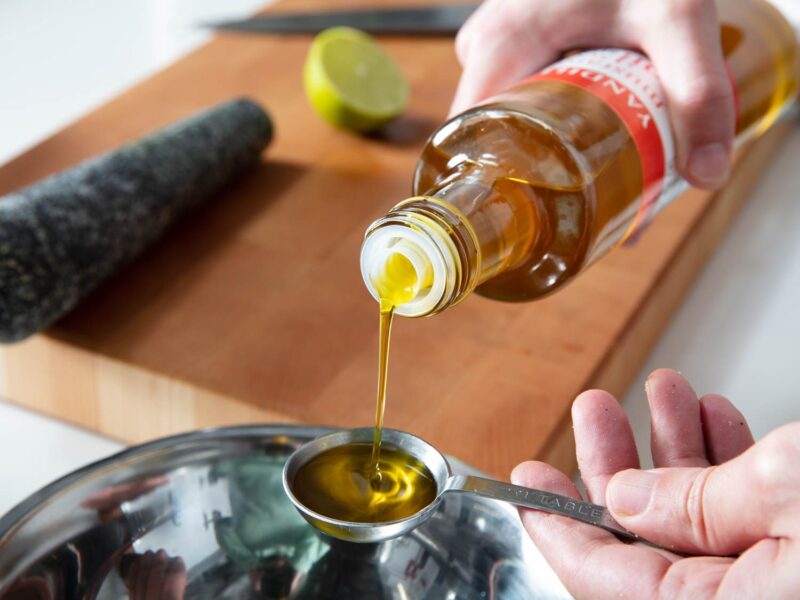 Mustard Oil Price Today: सरसों तेल की कीमत में हुई रिकॉर्डतोड़ गिरावट, जानें 1 लीटर का ताजा रेट