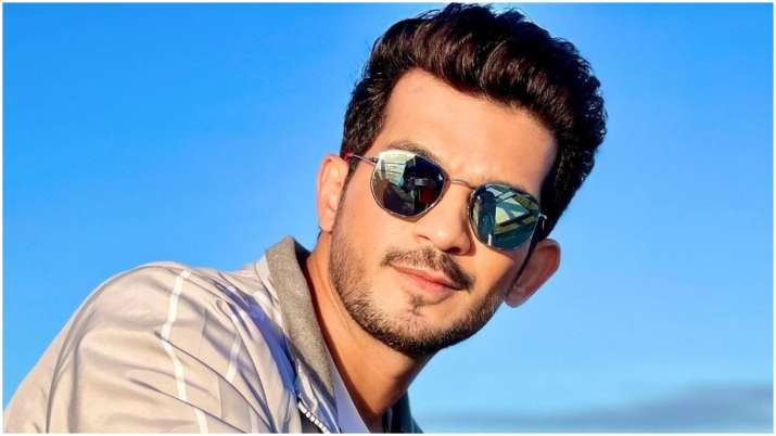 Khatron Ke Khiladi: रोहित शेट्टी, दिव्यांका त्रिपाठी और श्वेता तिवारी समेत अन्य कंटेस्टेंट्स को इतनी भारी भरकम फीस दे रहें हैं मेकर्स! 8 Khatron Ke Khiladi: रोहित शेट्टी, दिव्यांका त्रिपाठी और श्वेता तिवारी समेत अन्य कंटेस्टेंट्स को इतनी भारी भरकम फीस दे रहें हैं मेकर्स!