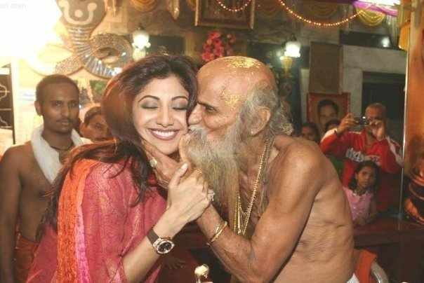 कभी सरेआम किस तो कभी घर तोड़ने का आरोप, शिल्पा शेट्टी का विवादों से रहा है पुराना नाता