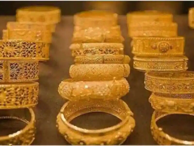 Gold Price: सोने की कीमत में आई भारी गिरावट, जल्दी खरीदें 56000 पार होने वाली है कीमत, जानिए क्या है अभी 1 तोला गोल्ड का रेट