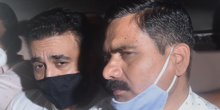 राज कुंद्रा और शिल्पा शेट्टी की बढ़ सकती हैं मुश्किल, उन्ही की कंपनी में काम करने वाले 4 लोग गवाह बनकर आए सामने