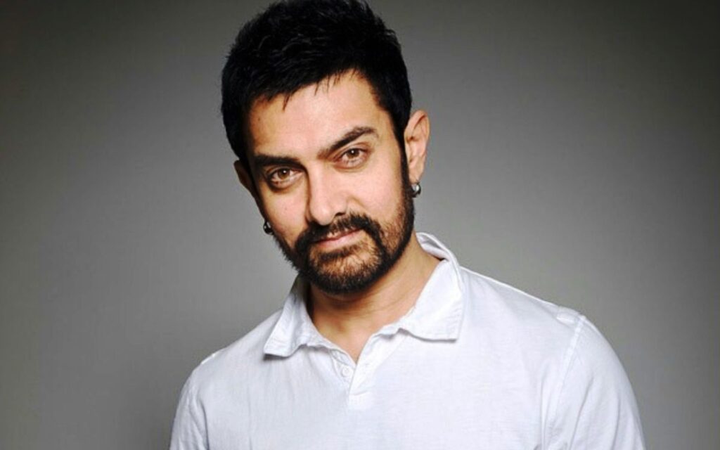 ऑटो में जाकर अपनी फिल्म के पोस्टर चिपकाते थे Aamir Khan, लोगों से ऐसे करते थे फिल्म देखने की विनती