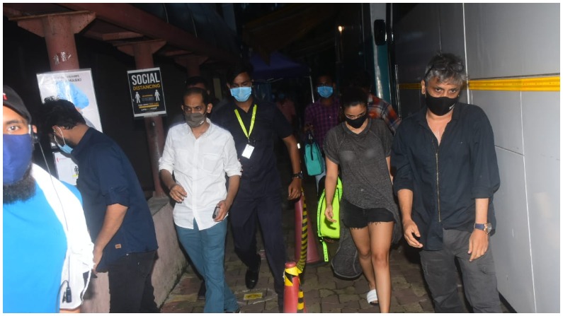 Wardrobe Malfunction : शूटिंग से लौटते हुए आलिया भट्ट ने पहने थे ऐसे कपड़े, करना पड़ा शर्मिंदगी का सामना, देखें तस्वीरें