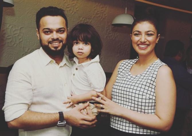 खूबसूरती और क्यूटनेस में तैमूर अली खान को भी टक्कर दे रहा आयशा टाकिया का बेटा मिकाइल, देखें तस्वीरें