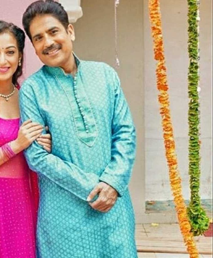 Tmkoc में रियल लाइफ में तारक मेहता की पत्नी है बेहद खूबसूरत, देखें