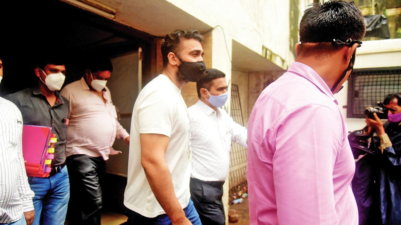 मार्च में इस रैकेट का खुलासा होते ही राज कुंद्रा को हो गया था इस केस में फंसने का अंदेशा, बचने के लिए किया था ये काम