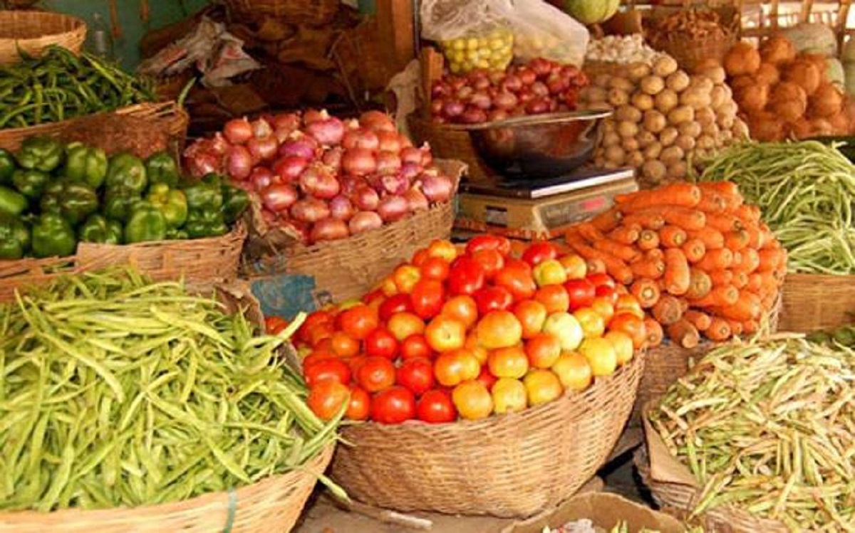 Vegetables And Fruits Price: आलू की कीमतों में आई भारी गिरावट के बाद, जानिए क्या है प्याज की कीमत