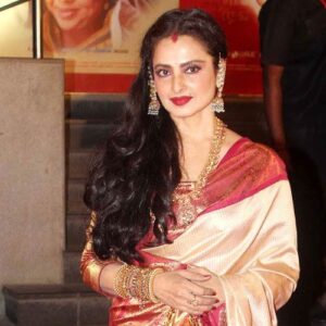 50 की उम्र में भी 18 की लगती हैं ये अभिनेत्रियां, देती हैं इन एक्ट्रेसेस को कड़ी टक्कर  