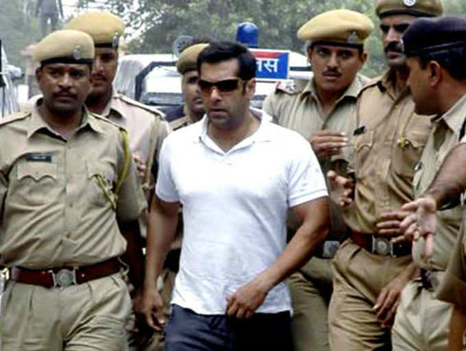 क्रिमिनल का ठप्पा लगवा चुके हैं ये बॉलीवुड सितारे, रेप से लेकर अंडरवर्ल्ड तक, इन मामलों में खा चुके हैं जेल की हवा