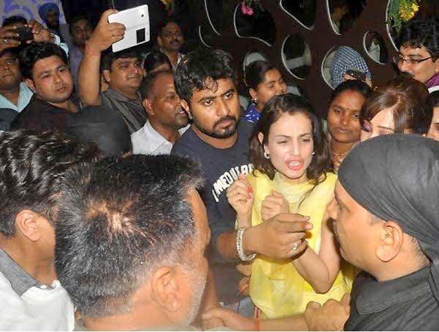 बॉलीवुड की यह एक्ट्रेस हो चुकी है छेड़छाड़ का शिकार, एक ने जड़ दिया था मनचले को जोरदार चाटा, तो एक के निकल आए थे आंसू