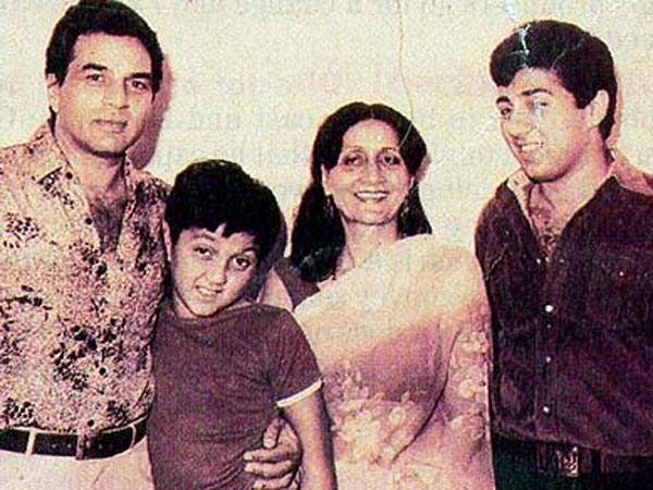 धर्मेंद्र की दूसरी शादी के बाद ऐसी हो गई थी पहली पत्नी प्रकाश कौर की हालत, कहा इंडस्ट्री के सभी लोग ऐसे ही होते हैं