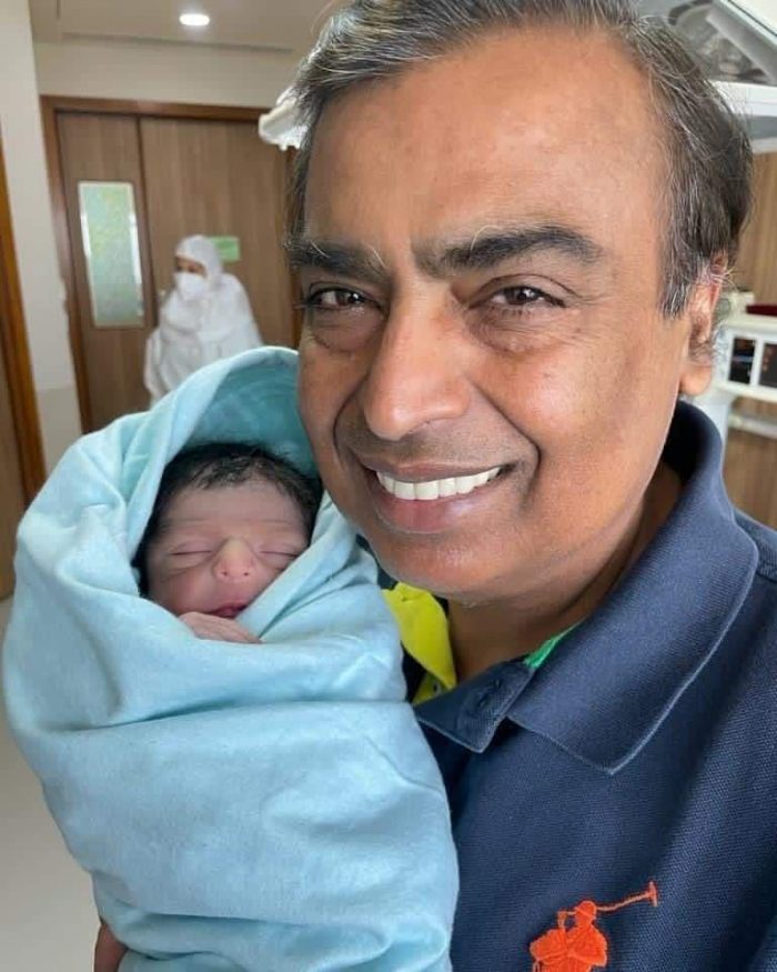 अंबानी खानदान का राजकुमार अब दिखने लगा है ऐसे, पहली बार सामने आई पृथ्वी अंबानी की तस्वीर