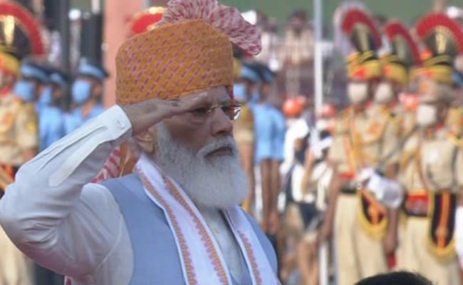 Independence Day 2021: &Quot;गर्व के साथ हेलमेट पर लगाया तिरंगा&Quot; नरेंद्र मोदी, सचिन समेत अक्षय कुमार ने दी बधाई