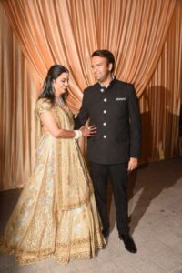 ईशा अंबानी ने अपनी शादी में पहना इतने करोड़ का लहंगा, कीमत सुनकर उड़ जाएंगे तोते