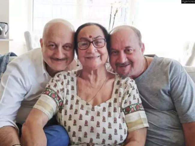 मुंबई में आज भी किराए के मकान में रहते हैं अनुपम खेर, बताया इतने पैसे कमाने के बाद भी क्यों नहीं खरीदा खुद का घर