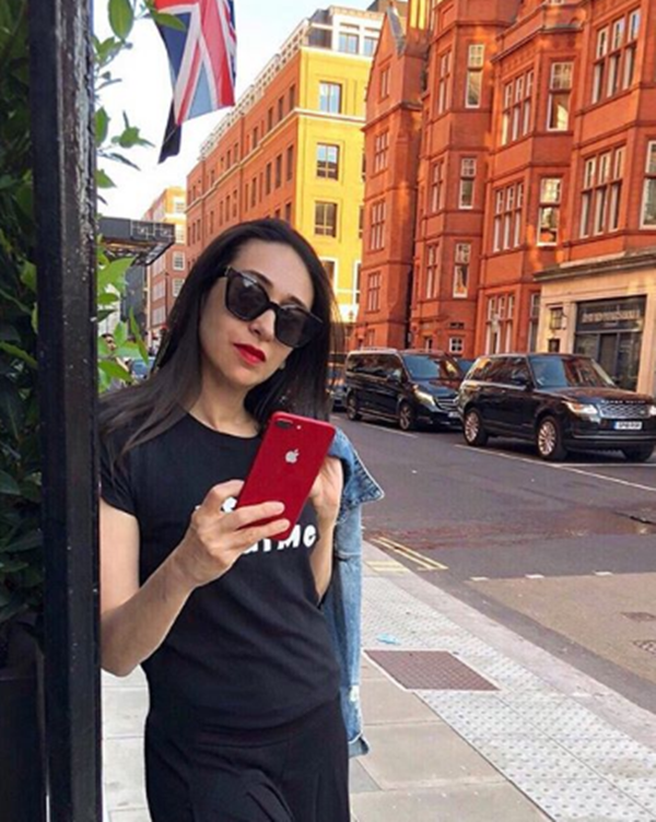 बॉलीवुड के ये सितारे Mobile Phone के मामले में रखते हैं बेहद रॉयल शौक, जाने कौन कितना महंगा सेलफ़ोन करता है इस्तेमाल