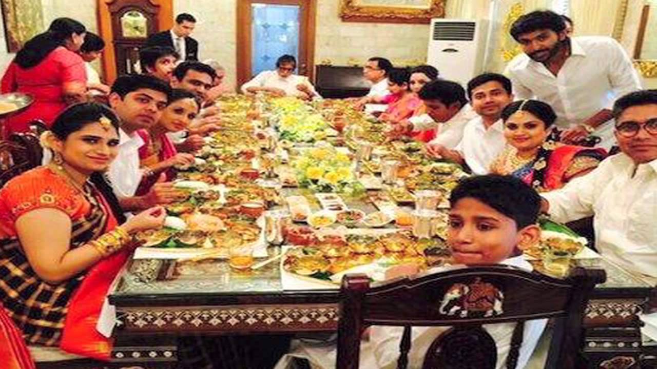 बॉलीवुड स्टार्स हैं खाने के बहुत ही शौक़ीन, किसी को मगरमच्छ का मांस तो किसी को दाल चावल है पसंद