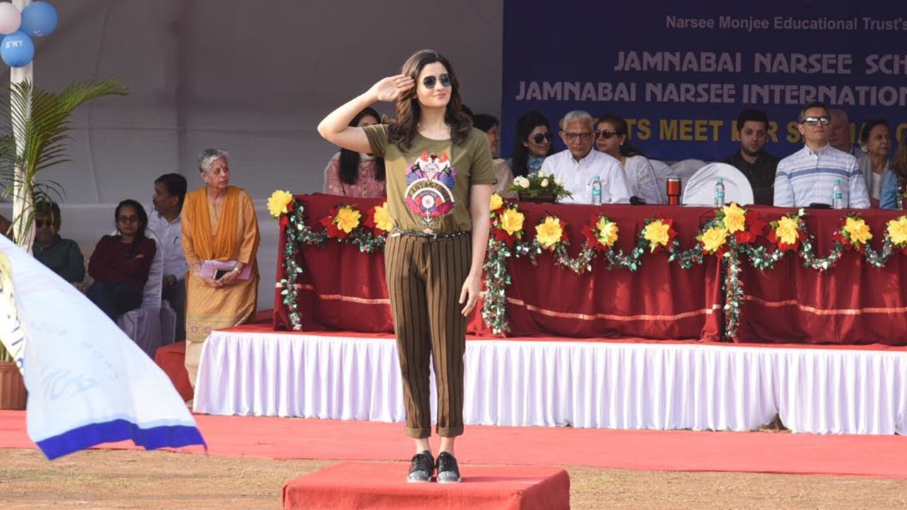 काफी काम पढ़े-लिखे हैं बॉलीवुड के ये सितारे, कुछ ने तो कॉलेज की शक्ल तक नहीं देखी है