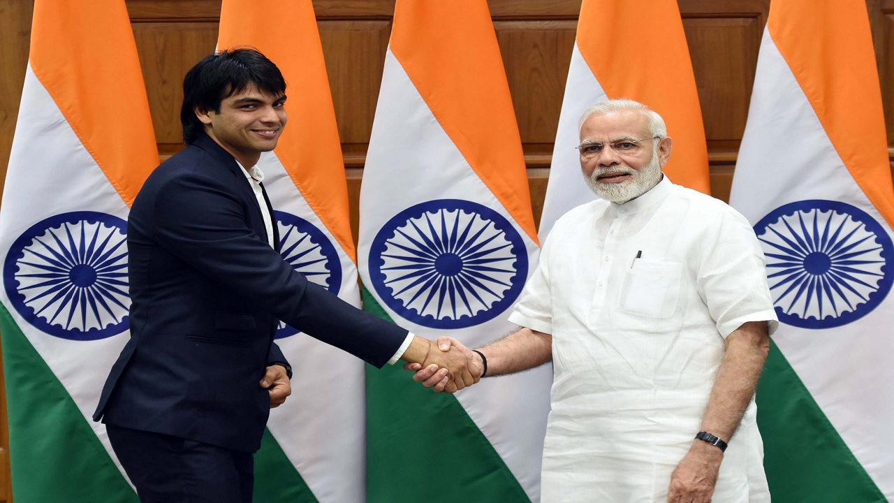 Neeraj Chopra: गोल्ड मेडल जीतने के बाद अब इतनी हो गई है नीरज चोपड़ा की कुल संपति