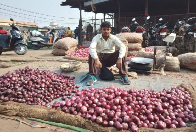 Onion Price: काबू में आई प्‍याज की कीमत, फुटकर में इतना हुआ मूल्‍य- अभी और ग‍िरेगा भाव, जानिए क्या है भाव