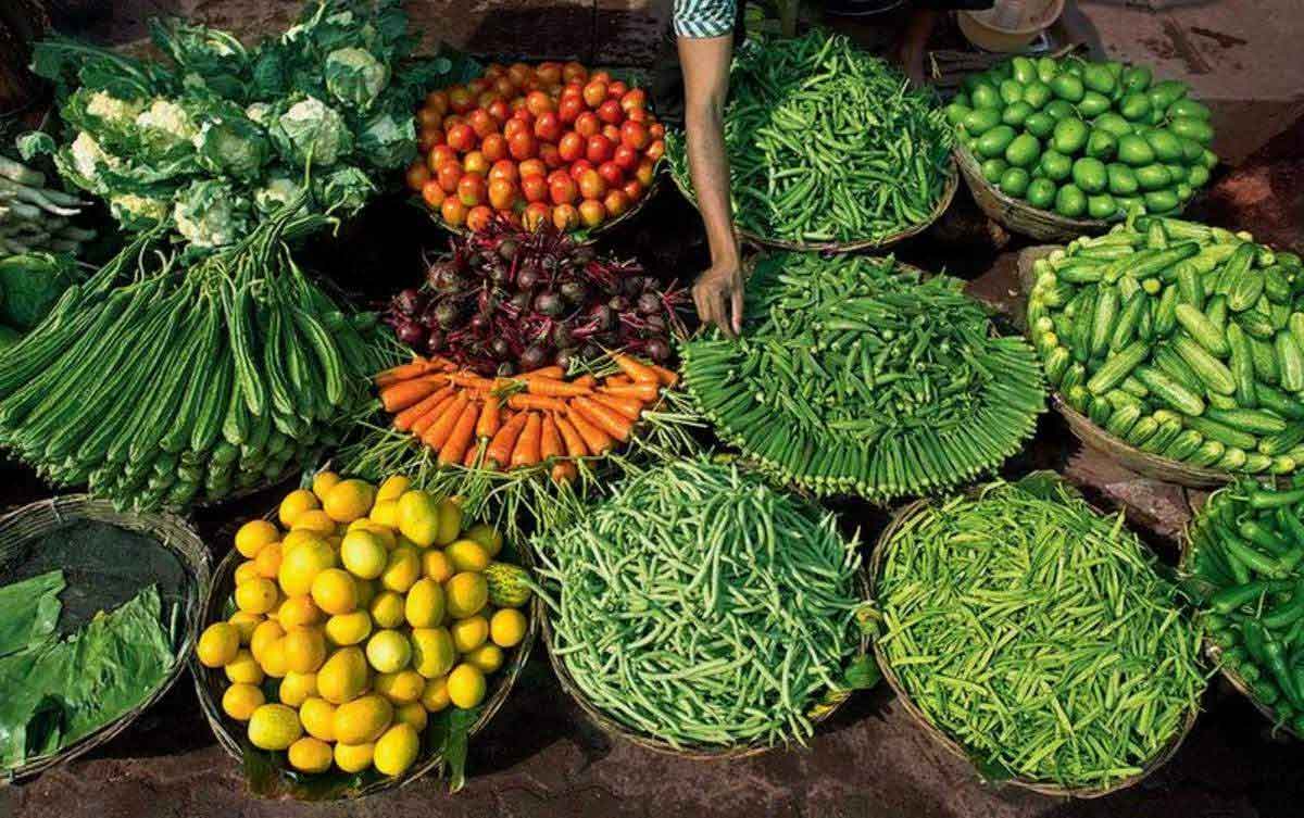 Vegetables Price: सरसों तेल में आई गिरावट के बाद जानिए क्या है लहसून, टमाटर और हरी सब्जियों के नये दाम