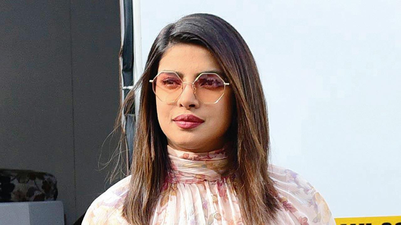 बॉलीवुड की 5 सबसे महंगी अभिनेत्रियां, नंबर 5 की फीस सुनकर रह जायेंगे हैरान!