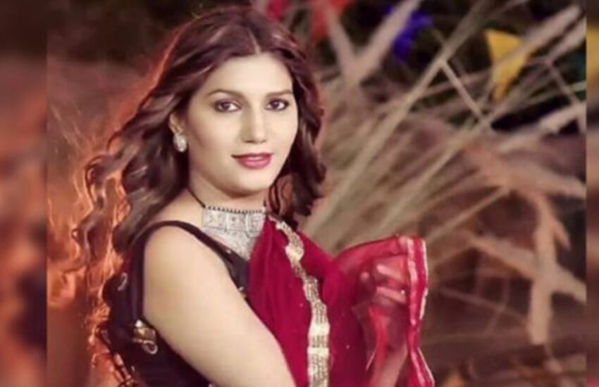 स्टेज पर बोल्ड डांस करते हुए गिरी सपना चौधरी, वीडियो हुई वायरल