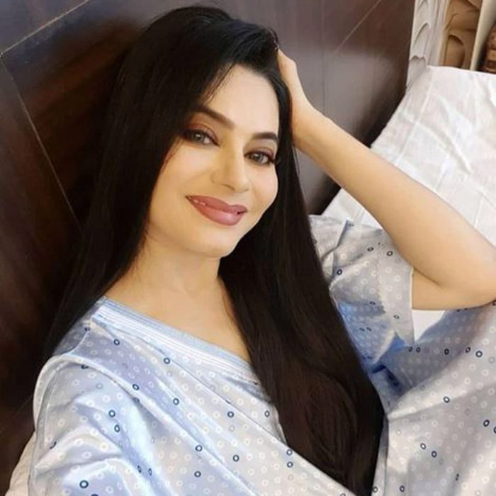 अनुपमां: किंजल की मां राखी दवे रियल लाइफ हैं बेहद हॉट, फोटोज देख छूट जाते हैं पसीनें
