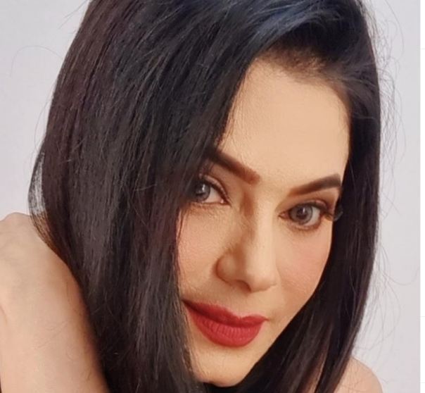 अनुपमां: किंजल की मां राखी दवे रियल लाइफ हैं बेहद हॉट, फोटोज देख छूट जाते हैं पसीनें