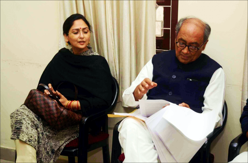 इन 5 नेताओं ने बुढ़ापे में बांधा सेहरा, एक ने तो 25 साल छोटी लड़की से रचाई शादी