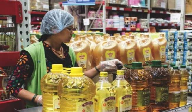 Mustard Oil Price: फूटकर में 64 फीसदी बढ़ गई है सरसों तेल की कीमत, इस महीने में आने वाली है भारी गिरावट, जानिए क्या हैं नये दाम