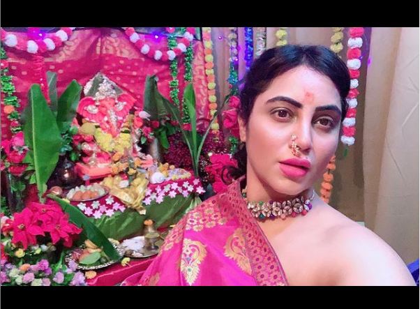 गणपति पूजा करने की वजह से Insta पर ट्रोल हुईं अर्शी खान, ट्रोलर्स वीडियो शेयर कर दिया जवाब