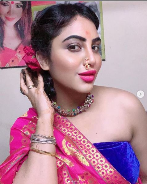 गणपति पूजा करने की वजह से Insta पर ट्रोल हुईं अर्शी खान, ट्रोलर्स वीडियो शेयर कर दिया जवाब