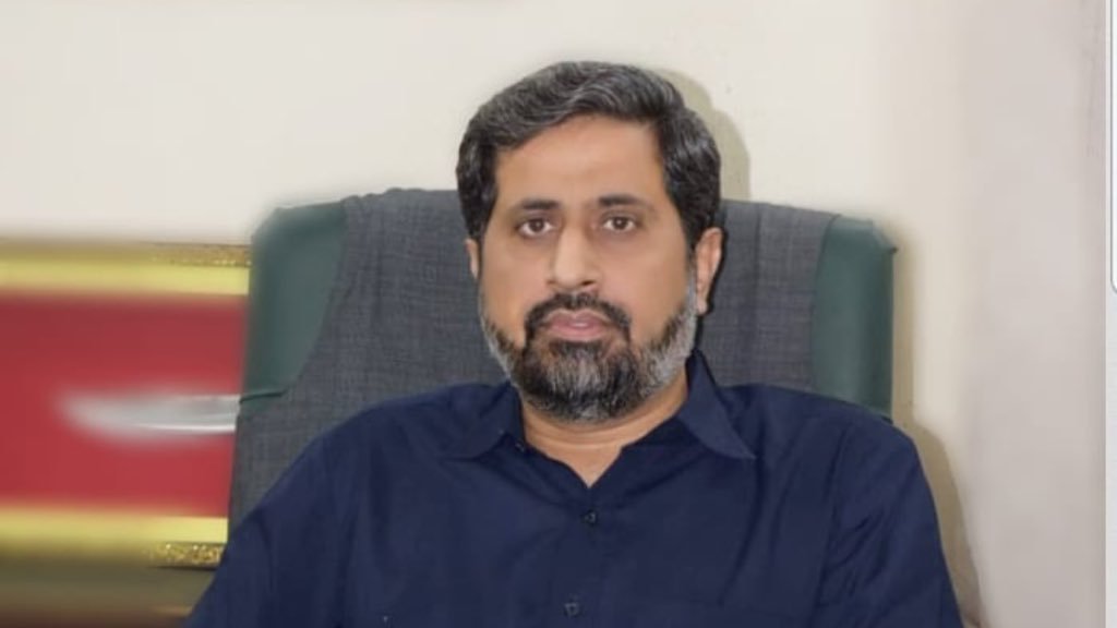 पाकिस्तानी में नमूनों की नहीं है कोई कमी, कैंची छोड़ दांत से ही रिबन काटने लगे मंत्री जी, वीडियो वायरल