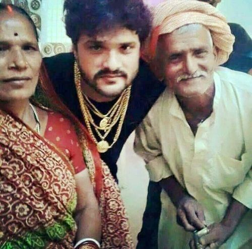 गरीबी में बीता खेसारी लाल यादव का बचपन, चने बेचकर पिता ने दिए कैसेट बनाने के पैसे