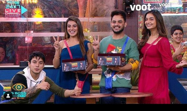 Bbott : वीकेंड का वार में अक्षरा सिंह हुई घर से बेघर, शमिता शेट्टी व नेहा से मांगी माफी