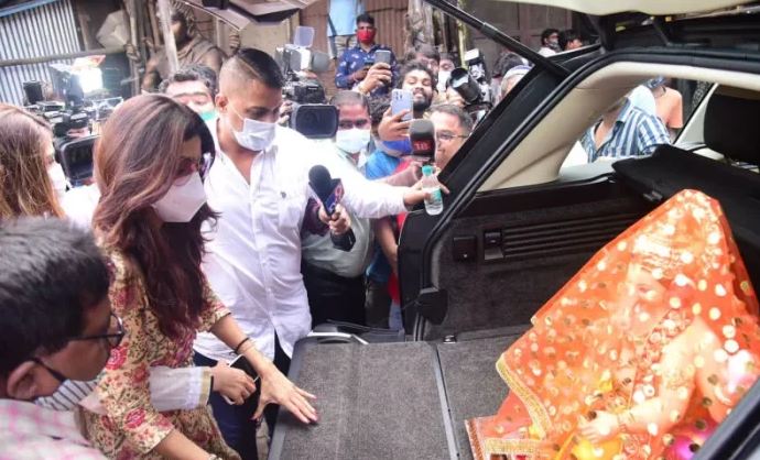 अकेले ही गणपति बप्पा को घर लाईं शिल्पा शेट्टी, पति के जेल में होने से हैं दुखी