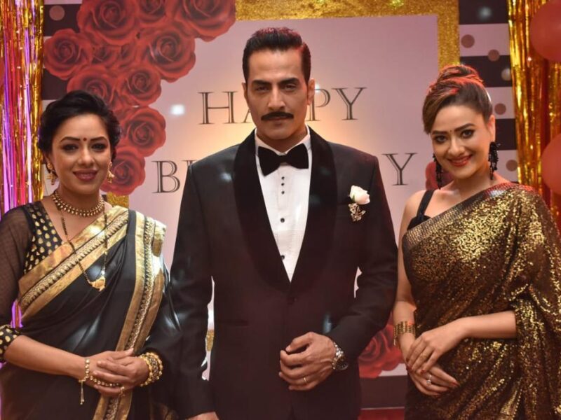 वनराज ही नहीं परदे पर काव्या के ससुर संग रोमांस कर चुकी हैं अनुपमा फेम रूपाली गांगुली