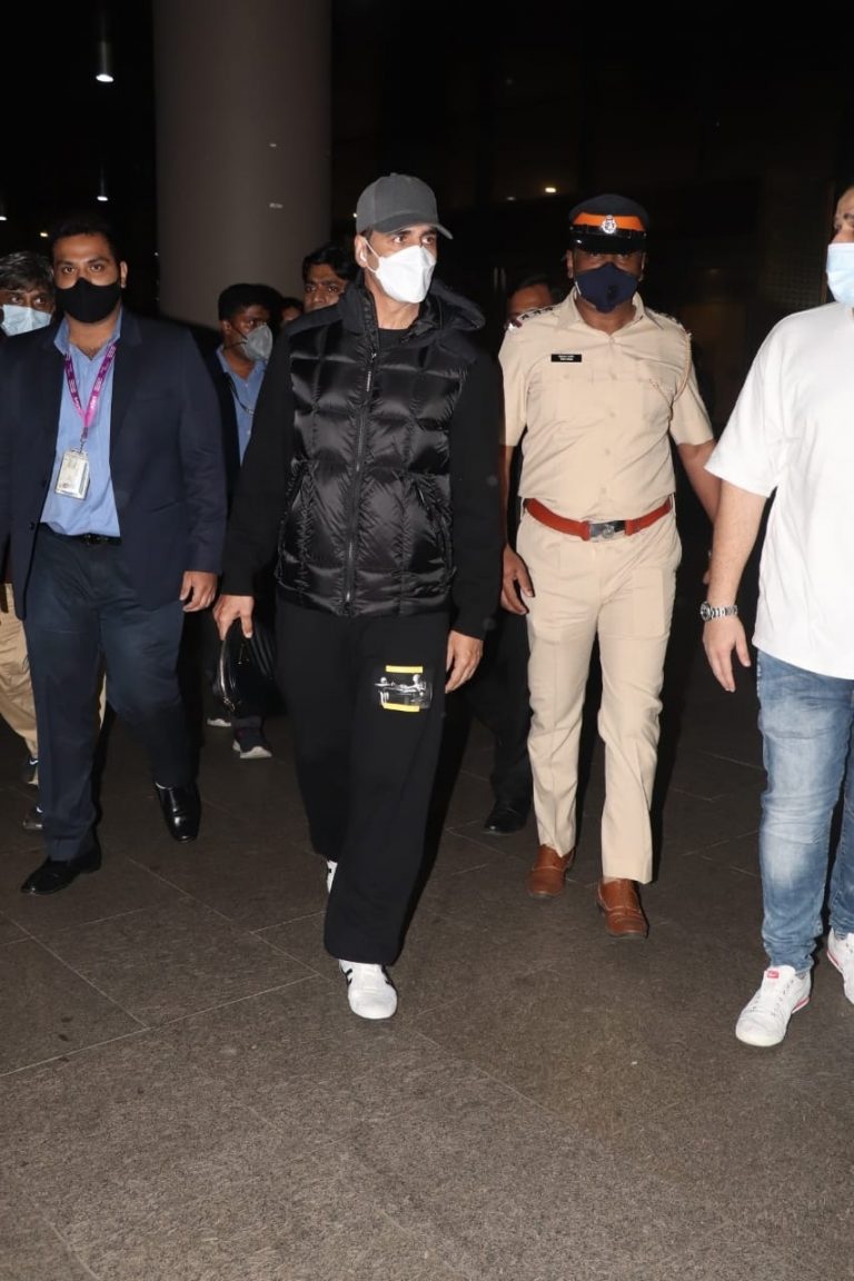 फैन को नजरअंदाज करने के बाद अक्षय कुमार हुए ट्रोलिंग का शिकार, यूजर्स ने कही ऐसी बात