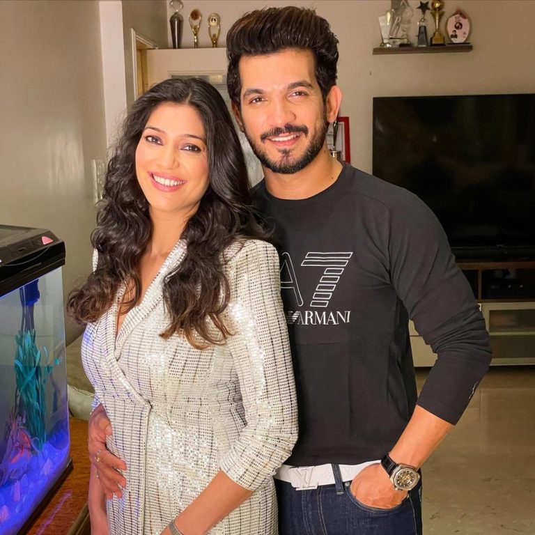 खुद के आलीशान घर में रहते हैं अर्जुन बिजलानी से लेकर निक्की तंबोली, इतनी हैं कीमत  
