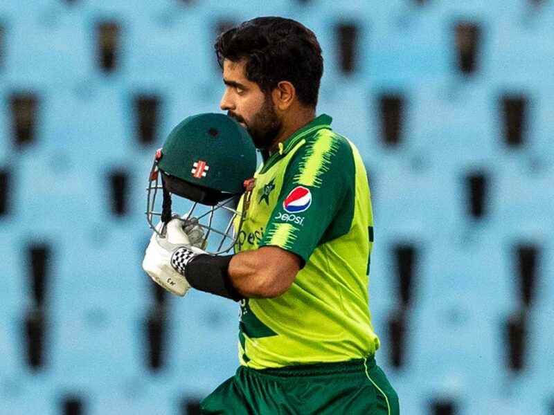 टी20 विश्व कप 2021 के लिए पाकिस्तान की टीम देख गुस्साए कप्तान बाबर आजम, चयनकर्ताओं को लगाई फटकार