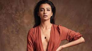 फोन पर एक्टर से गंदी बाते कर रही थीं राधिका आप्टे फिर हुआ कुछ ऐसा, जाकर जड़ दिया थप्पड़